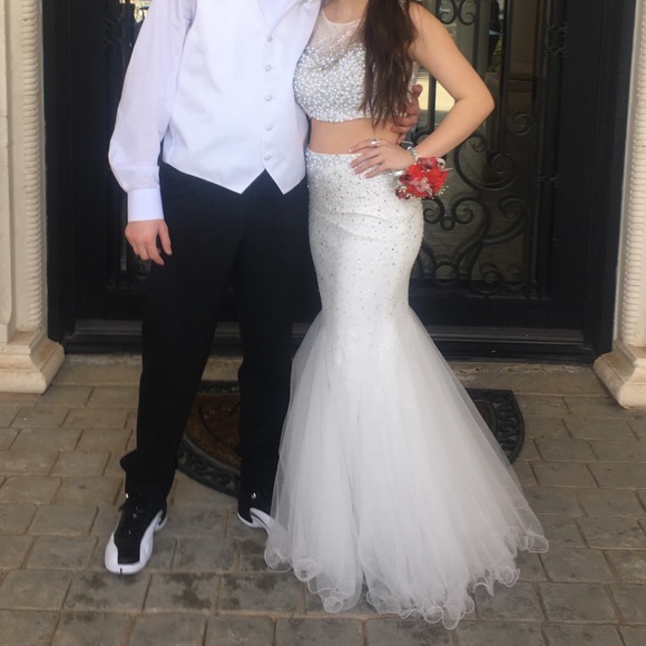 Prom dress! - Picture 1 of 3